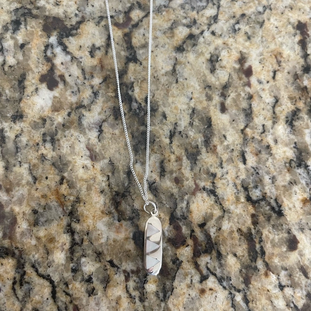 Elegant Silver Pendant Necklace